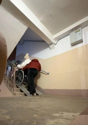 По такому пандусу не подняться ни в одиночку, ни с помощью другого человека | Источник: предоставлено Ольгой Юшковой