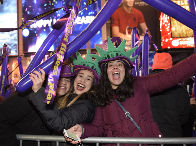 Это безумие: как американцы встречают Новый год — 8 традиций, которые нам сложно понять