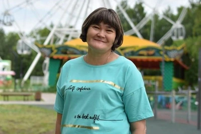 Уборщица о нападении в лицее: наложили восемь швов