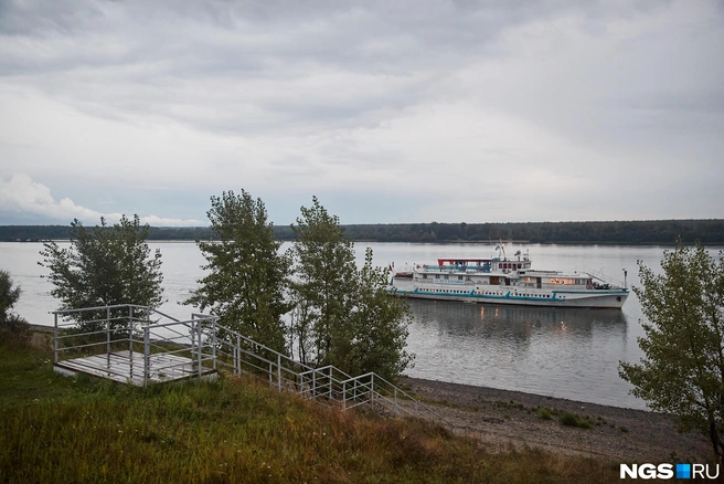 Из-за изменения уровня воды отменили две остановки | Источник: Александр Ощепков / NGS.RU