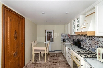 Так и никак иначе тут выглядит кухня. Да, с полным набором необходимой бытовой техники | Источник: Cian.ru