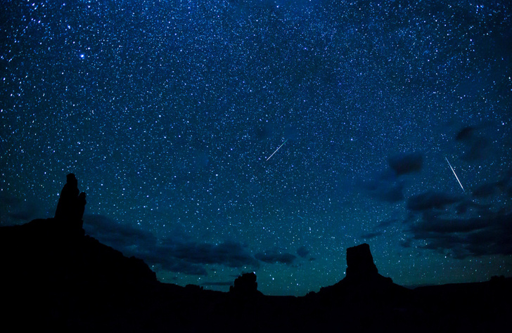 Почему визуально метеоры летят быстрее, чем спутники?