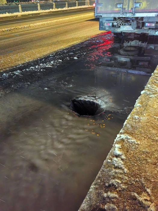Дома на Октябрьской набережной остались без холодной воды из-за «технологического нарушения» | Источник: Водоканал