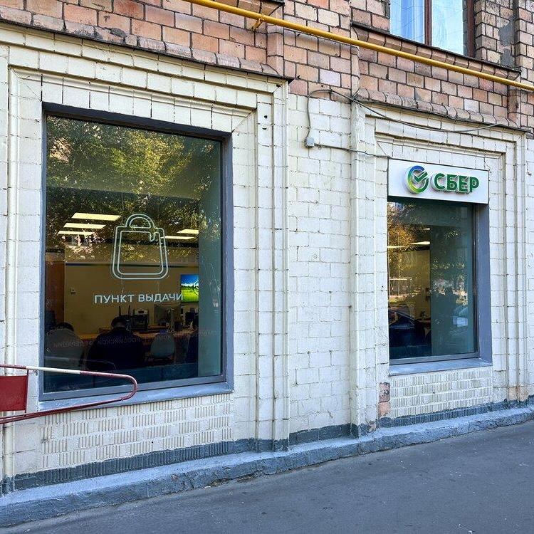Момент зверского убийства начальницы «Сбербанка» Натальи Пасковой уволенным сотрудником Константином Топоровым — видео