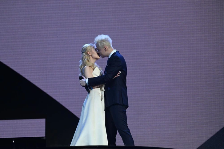 Ярослав подарил Екатерине партию «Мы», что многие трактовали как предложение руки и сердца