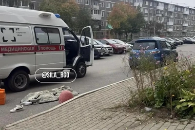 Молодой человек разбился насмерть, упав с балкона