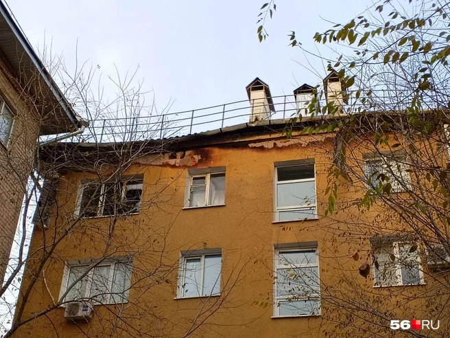 Серьезнее всех пострадал мужчина, в чьей квартире был эпицентр пожара | Источник: Владислав Митрошин / 56.RU