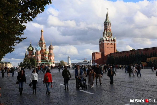 Москвичи наслаждаются вышедшим солнцем | Источник: Артем Устюжанин / MSK1.RU