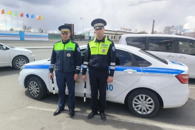 Хабаровчанки поблагодарили амурских автоинспекторов за помощь