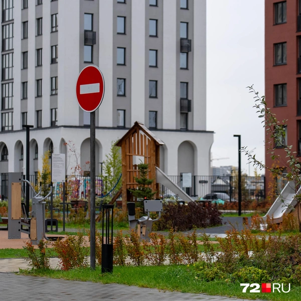 В спальном районе пока совсем немноголюдно | Источник: Илья Чикотин / 72.RU
