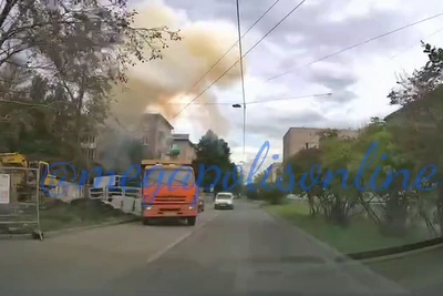 Вспышка и дым на проспекте Елизарова