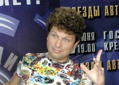 Певец Сергей Минаев высмеял тезку-писателя: «Чувак на мне денег срубил»
