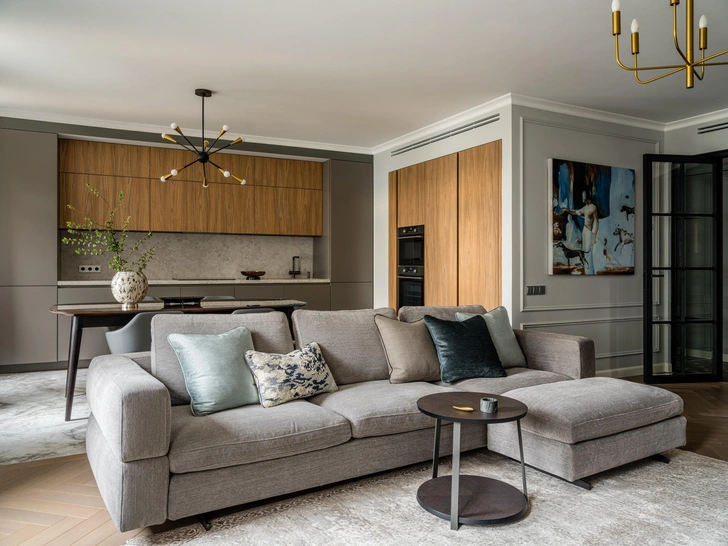 Кухня, Aster cucine. Диван, Bonaldo. Журнальный столик, Ditre Italia. Вазы и аксессуары, Izzi Decor. Светильники, Natural Concepts. Декоративные подушки, Enere.it. | Источник: Евгений Кулибаба. Стиль: Людмила Кришталева