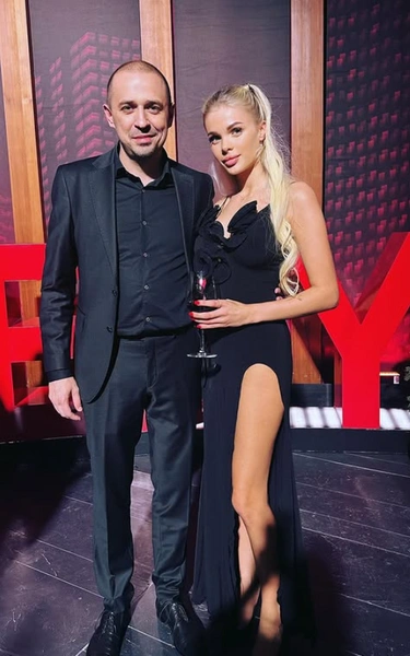 Ранее Анжелика вела активную светскую жизнь