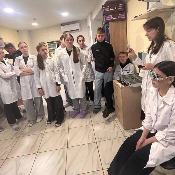 Школьники и студенты колледжей смогли поближе познакомиться с будущей профессией | Источник: ООО&nbsp;«ОПТИКОР»