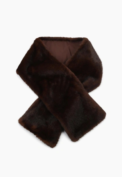 Меховые жилетки снова в тренде, но не те, что мы любили в нулевых Меховые жилетки снова в тренде, но не те, что мы любили в нулевых