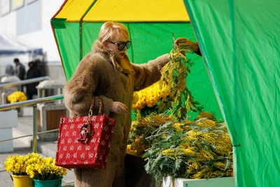 Ажиотаж на цветочных рынках Волгограда перед 8 Марта