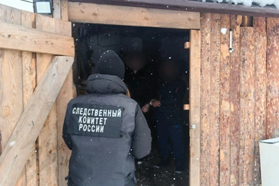 Мужчина попытался сжечь дом с женой и детьми в Томской области