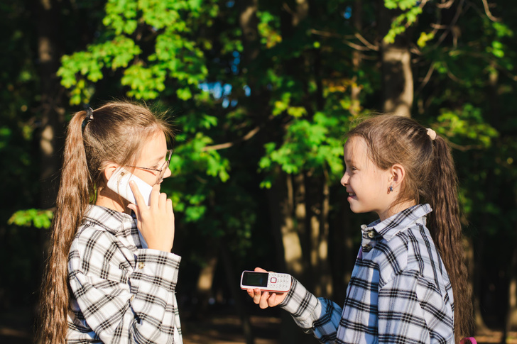 Тренд на Dumbphone: почему зумеры массово отказываются от смартфонов в пользу кнопочных телефонов