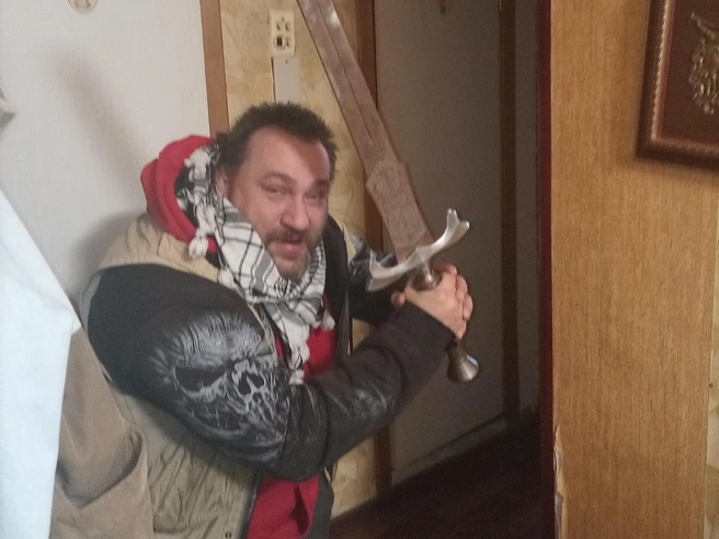 Не исключено, что увлечение светлым образом Арагорна — законного наследника престолов Гондора, — сыграло роль в предпринимательских успехах Михаила | Источник: Михаил Меркулов / VK.com