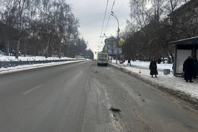 Школьница выпала из автобуса в Новосибирске