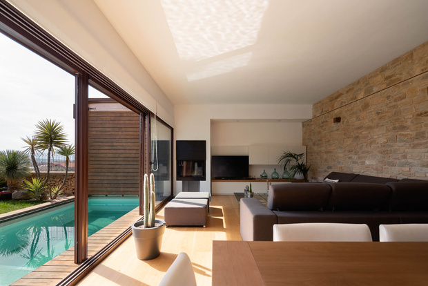 Фото №2 - Экологичный дом с солнечными батареями и камином в Таррагоне