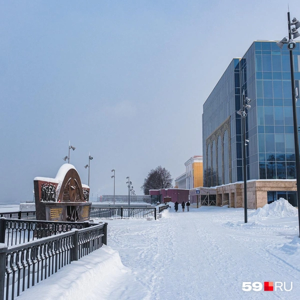 Ресторан находится в стеклянном здании | Источник: Тимофей Калмаков / 59.RU