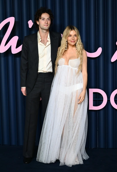 Сиенна Миллер и Оли Грин | Источник: Соцсети