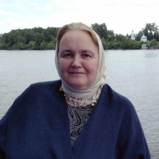 В Москве прощаются с сестрой Александра Стриженова Еленой Земляникиной: репортаж