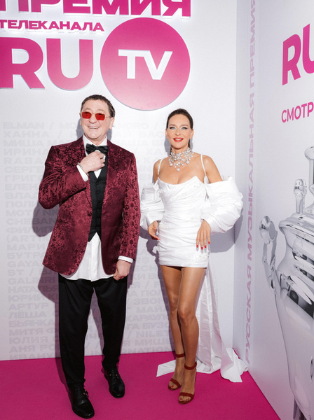 Самбурская готова к свадьбе, Бьянка — к еще одной пластике: звезды раскрыли секреты на премии RU.TV