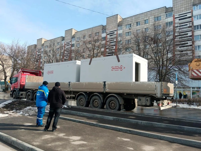 Начало марта 2025-го — в Липецке устанавливают первые бетонные модульные укрытия | Источник: Администрация Липецка / lipetskcity.ru