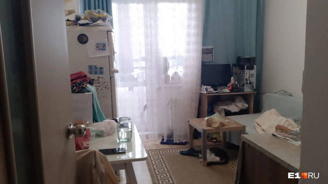Валентине с мужем приходится спать на кухне, единственную комнату в квартире они отдали детям | Источник: читательница E1.RU