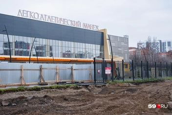 В отличие от дороги, тротуары и велодорожки делать ещё не начинали | Источник: Тимофей Калмаков / 59.RU