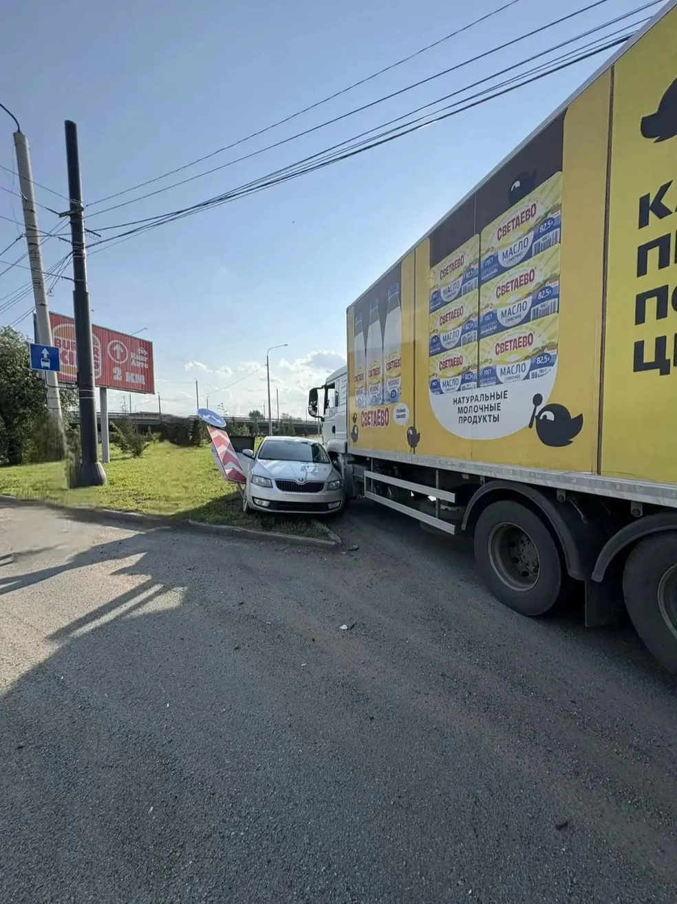 Фото этого же ДТП прислал и наш читатель | Источник: ГАИ Челябинска