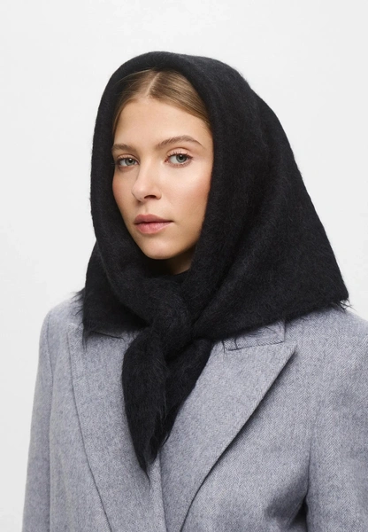 Эти шарфы выведут ваши зимние образы на новый уровень: 10 самых классных вариантов