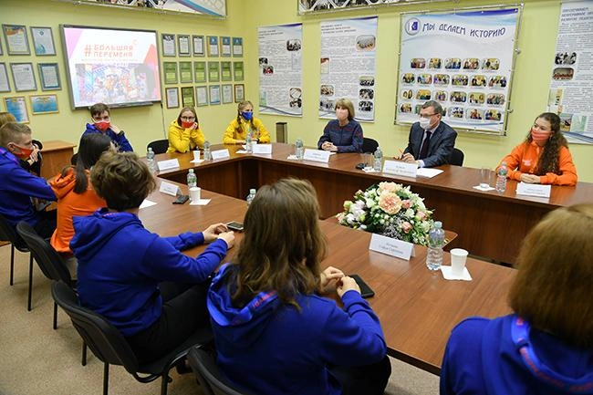 По мнению Александра Буркова, идеи настолько зрелые и оформленные, что их можно реализовывать уже сегодня | Источник: Министерство региональной политики и массовых коммуникаций Омской области