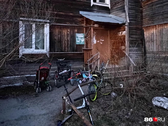 Еще бы стоянку для велосипедов и колясок организовать для полного счастья | Источник: Мария Гришкина / 86.RU