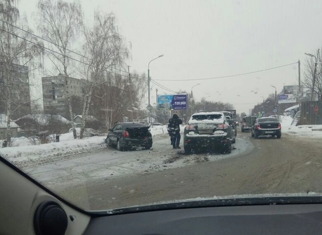 Рязань встала в пробке из-за массовой аварии на Михайловском шоссе | ya62.ru