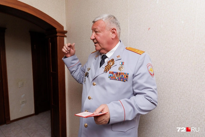 В последнее время Артюхов живет в постоянном стрессе. Он сильно переживает из-за ситуации с жильем, которое получил еще в начале нулевых, но так и не узаконил за все эти годы | Источник: Ирина Шарова / 72.RU