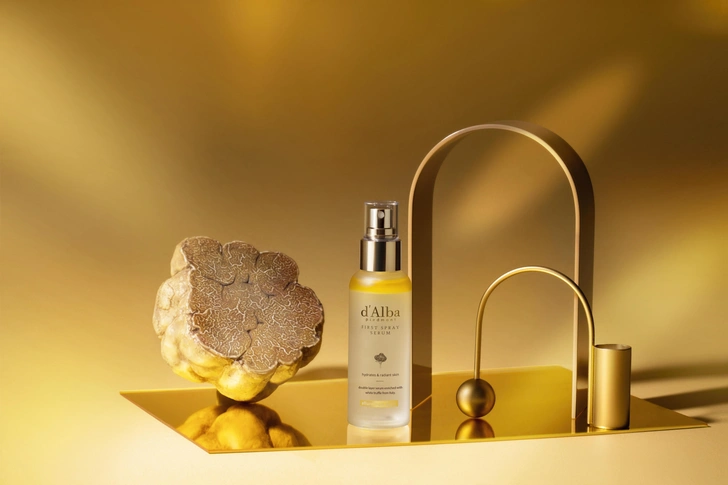 Что покупать зимой 2026: мультифункциональную спрей-сыворотку d'Alba White Truffle First Spray Serum | Источник: d'Alba