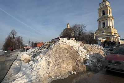 В Перми на верхней набережной выросли гигантские сугробы