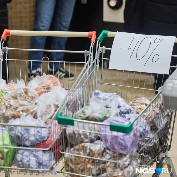 Из-за закрытия со скидкой продают конфеты. Продавцов филиала магазина на проспекте Димитрова переведут в другие магазины сети | Источник: Александр Ощепков / NGS.RU