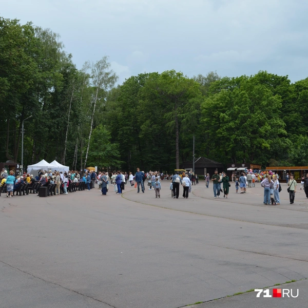 Где-то через час после дождя народу в центре стало побольше | Источник: Максим Улитов / 71.RU