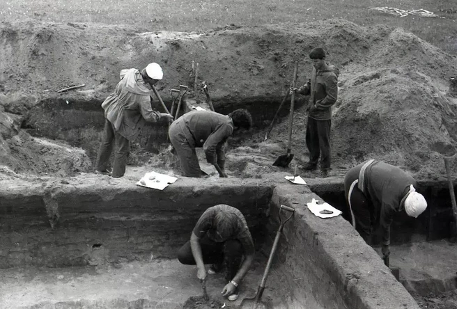 В 1982 году начались раскопки в святилище | Источник: Сайт «Святилище Савин&nbsp;— Зауральский Стоунхедж»