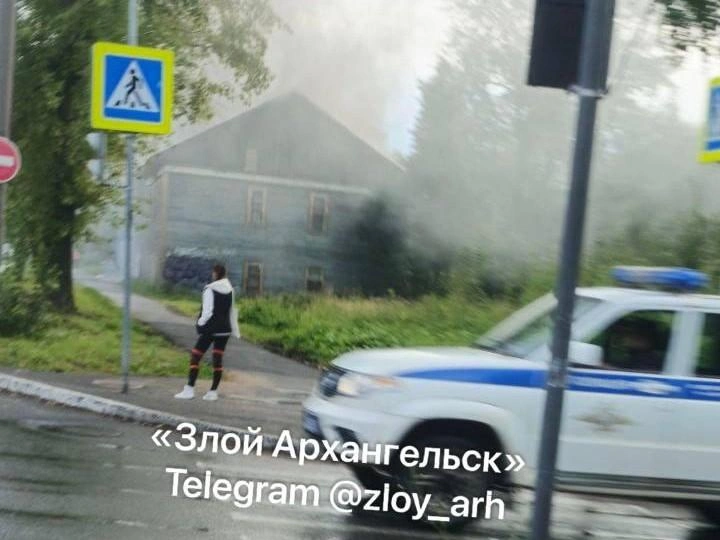 Проезд в районе дома перекрыт | Источник: Злой Архангельск / T.me