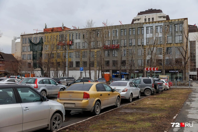 Осенью планируют ввести новые платные парковки в центре Тюмени | Источник: Ирина Шарова / 72.RU