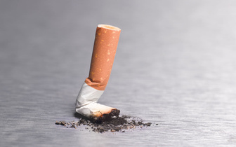 Правда, что курильщики реже болеют COVID-19?