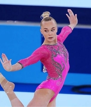Ангелина Мельникова стала чемпионкой мира по спортивной гимнастике. Любуемся ее личными фото