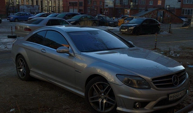 На этом Mercedes рассекал Султан Духаев | Источник: Nomerogram.ru