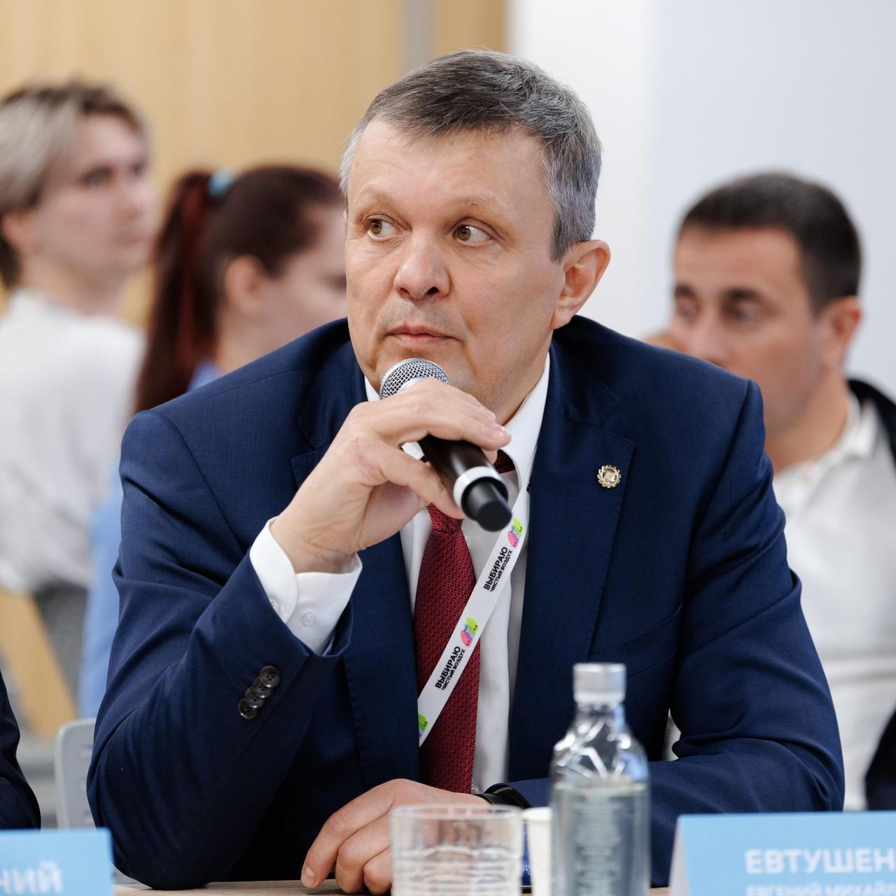 <p>Евгений Евтушенко</p>
